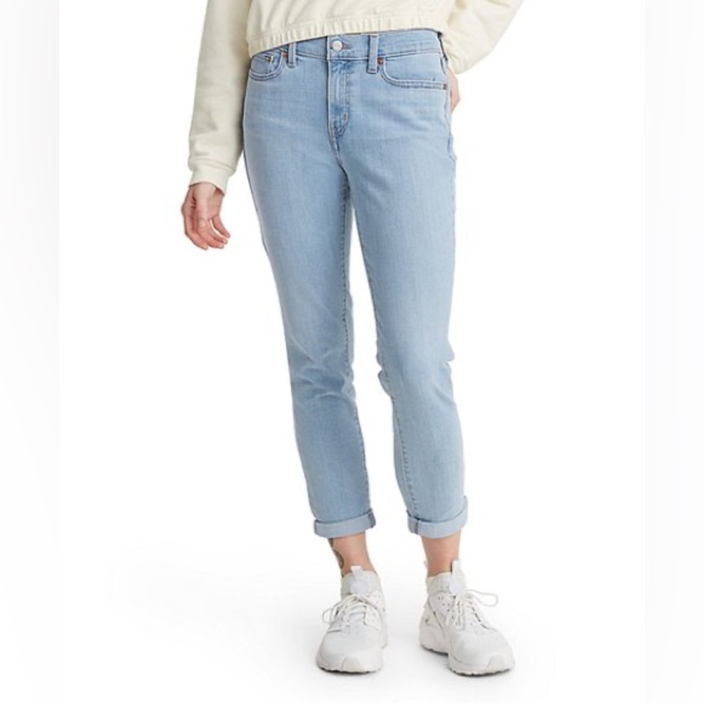 Levi’s Boyfriend Mid-Rise Jeans in Slate Era Light Wash NEW